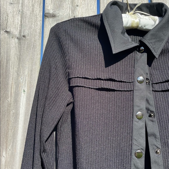 Chic black blouse - Picture 2 of 3